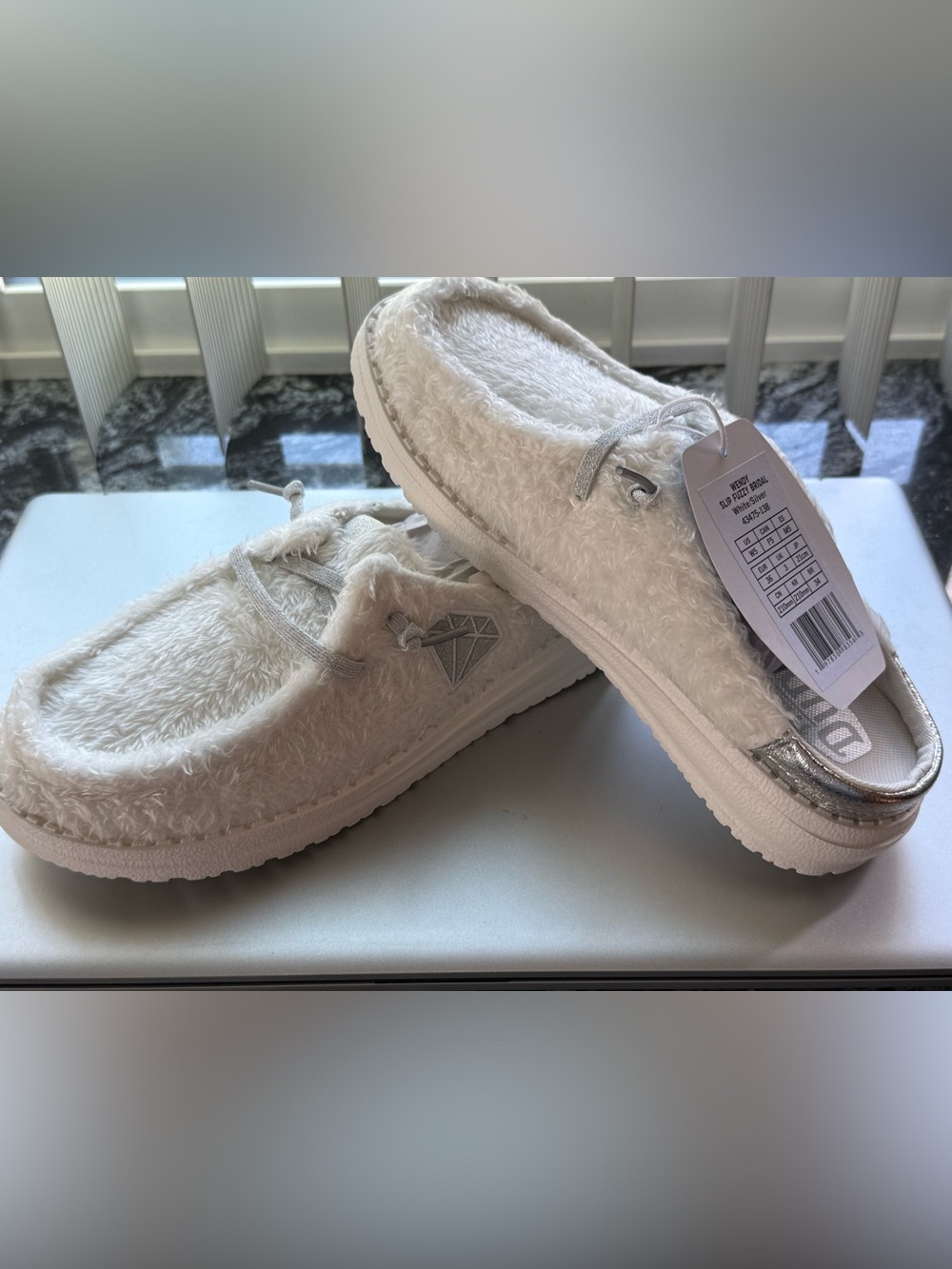 NWT Hey Dude comfortable Fuzzy Slip-On Sneakers in Cream